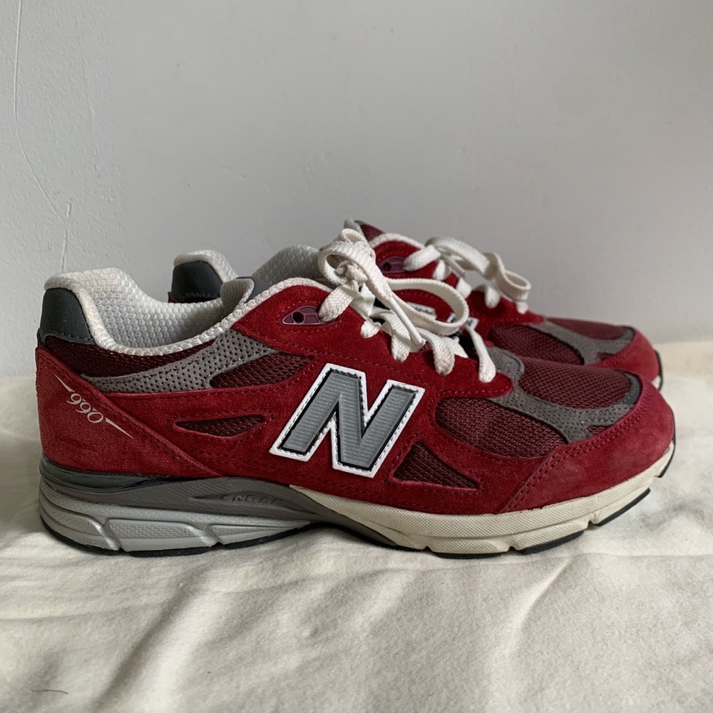 Size wide 8 w 6 mens . New Balanace 550s . Burgundy. Lovely condition.